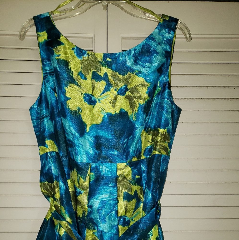Dress - Picture 2 of 5